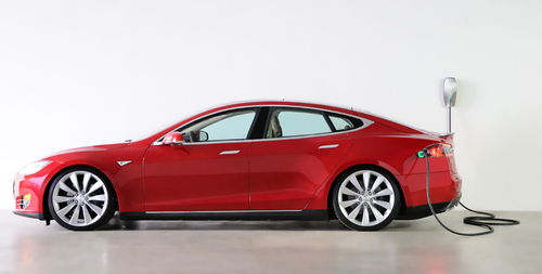 皇冠假日酒店品牌与特斯拉开展战略跨界合作